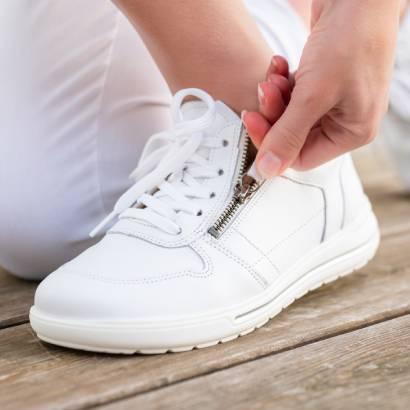 Bequeme weie Sneaker - wie barfu